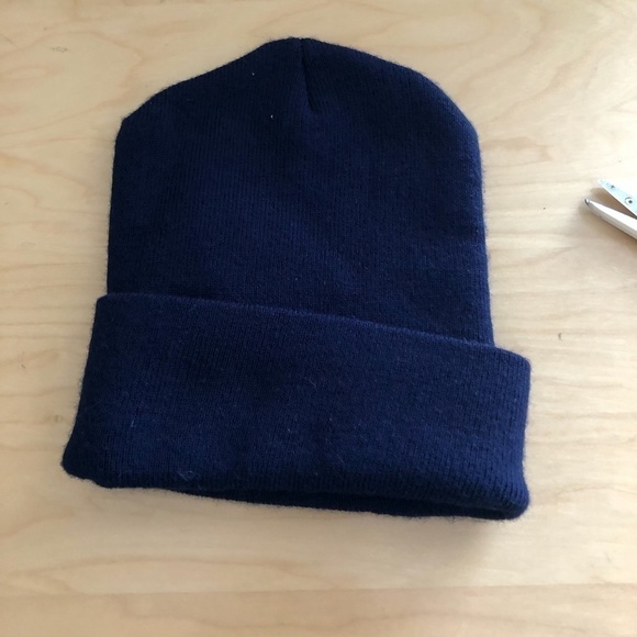 NEW YORK Cuffed Beanie - Embroidered & Applique - Picture 3 of 6